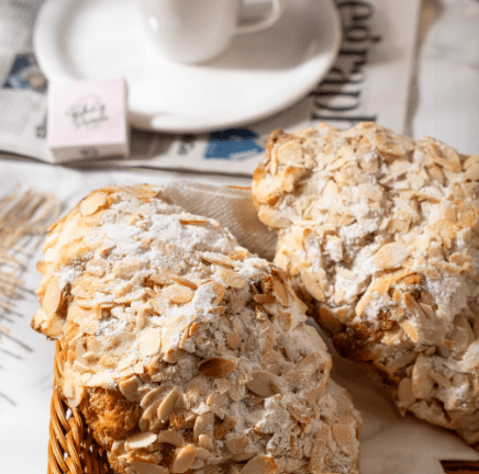 ALMOND CROISSANT